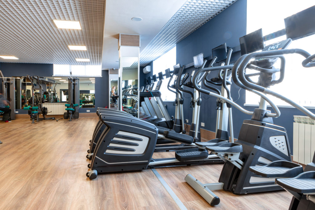 Sports apparatus for cardio training in a gym